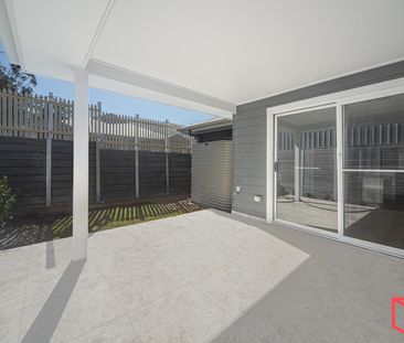 Comfort & Class in This Light-Filled Hampton Villa - Photo 4