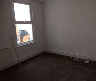 4 Bed Terraced House, Macaulay Road, E6 - Photo 4
