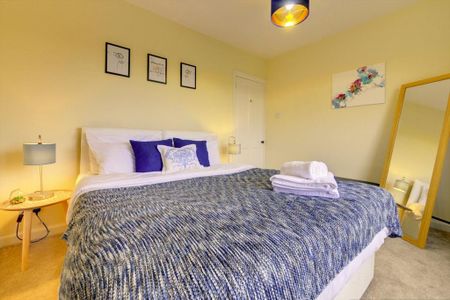 4 bedroom terraced house to rent - Photo 4