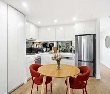 “Contemporary Oversized Luxurious One Bedroom Apartment” - Photo 1