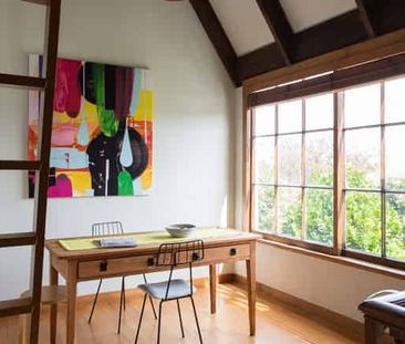 Cute sunny two storey cottage - Photo 5