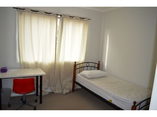 Your Comfortable Room Awaits in Clayton, near Monash University, Well-Maintained House! (Student Accommodation, Bills included) - Photo 1