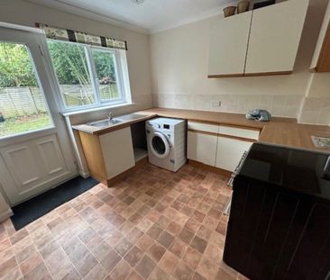 2 bedroom end of terrace house to rent - Photo 3