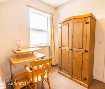 1 Marlborough Grove - Photo 3