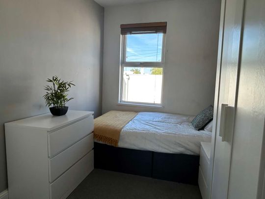 Fabulous House Share central Cheltenham - Photo 1