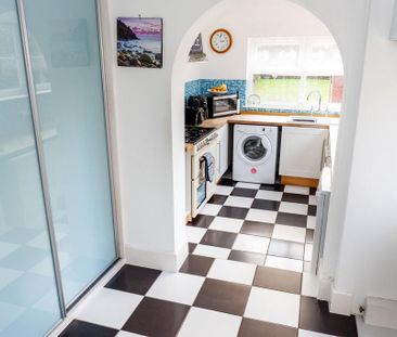 3 bedroom semi-detached house to rent - Photo 6