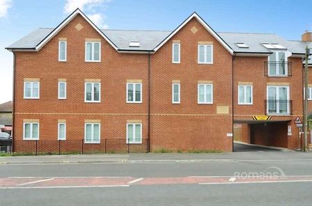 Ilmdeen Court, Queens Road, Farnborough, GU14 - Photo 4