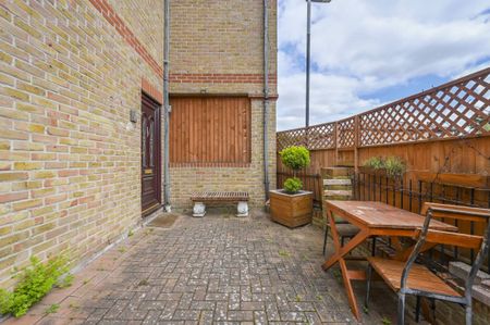 Robin Crescent, Beckton, E6 - Photo 4