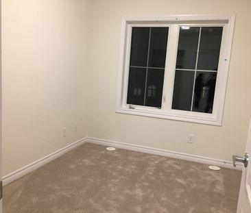 For Lease - 126 Alvin Pegg Drive, East Gwillimbury, Ontario - Photo 3