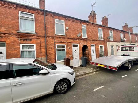 2 bedroom Mid Terraced House to let - Photo 4