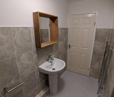 3 bedroom flat to rent - Photo 6