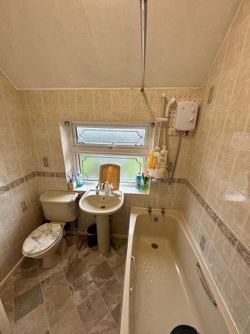 1 bedroom in a house share to rent - Photo 4