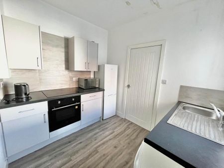 2 bedroom flat to rent - Photo 5