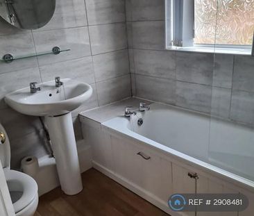 3 bedroom semi-detached house to rent - Photo 3