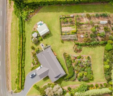 Four bedrooms, Two Bathrooms - Photo 3