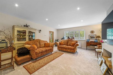 4 bedroom detached house to rent - Photo 2