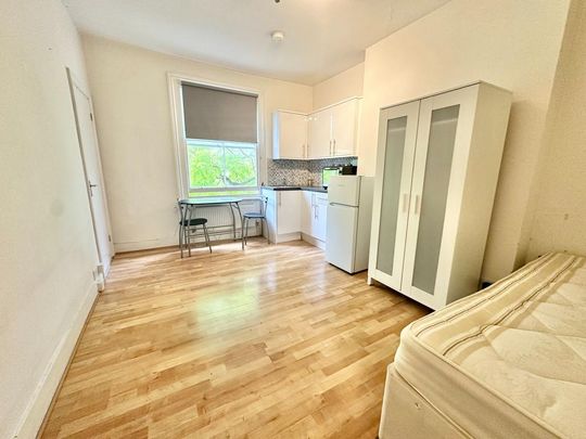 Studio to rent - Photo 1
