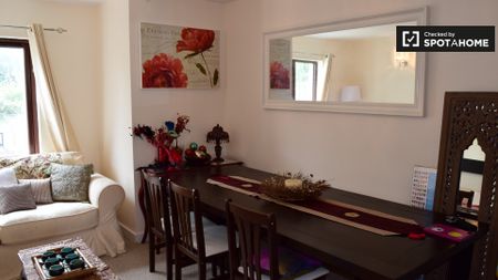 Ensuite room in 3-bedroom apartment in Ballinteer, Dublin - Photo 2