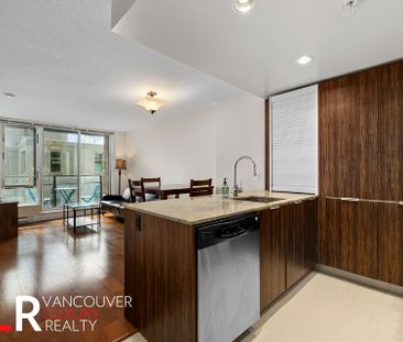Condo in Downtown Vancouver, BC - Photo 6