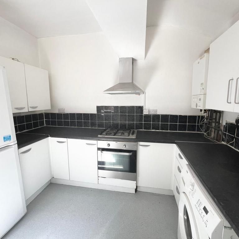 6 bedroom townhouse to rent - Photo 1