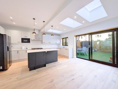 4 bedroom terraced house to rent - Photo 3