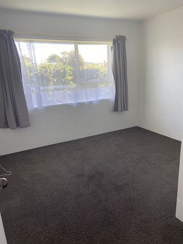 Lovely Brick and Tile Home -3 minutes walk to town - Photo 2