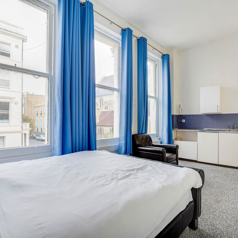 Castletown Road, London, W14 - Photo 1