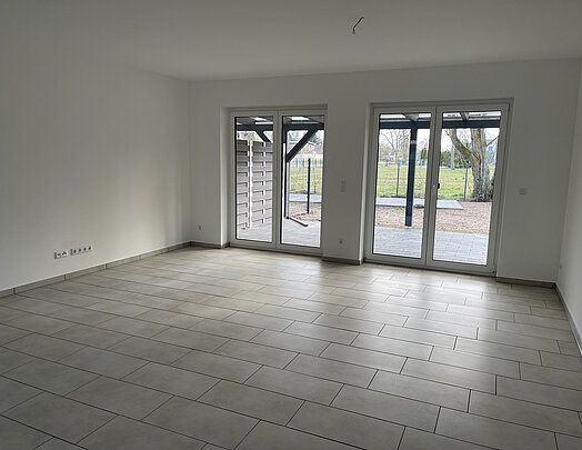 Doppelhaushälfte mit Vollbad, Garten+Terrasse und 2 Stellplätze - Foto 1