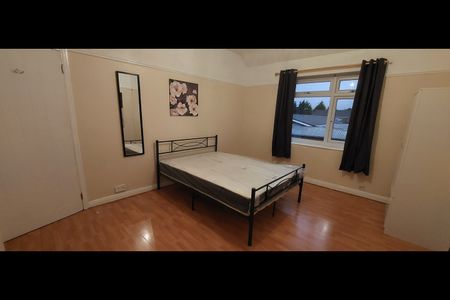 3 Bed Flat, Littleton Road, M7 - Photo 4