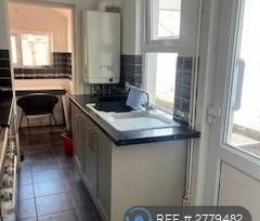 3 bedroom terraced house to rent - Photo 6