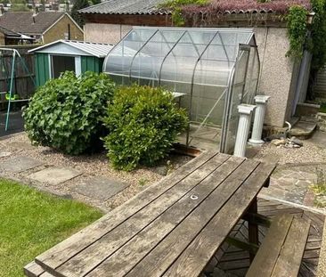 4 bedroom semi-detached house to rent - Photo 2