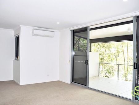 Spacious apartment with Garden View! 1 BRM 1 BTH 1 Carspace - Photo 4