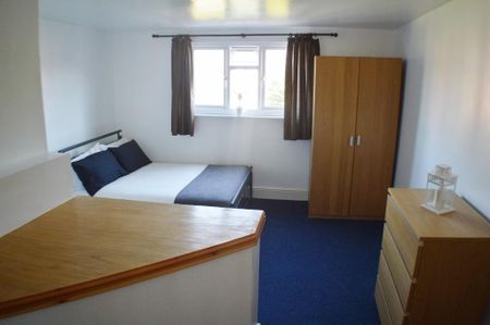 5 bedroom detached house to rent - Photo 5