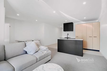 2 Bed, 1 Bath - Photo 2