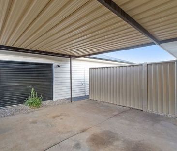 Two Bedroom Flat with Single Garage & Carport! - Photo 4