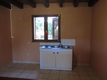 Location Maison 88m² CHAMPS SUR TARENTAINE MARCHAL 15270 - Photo 3