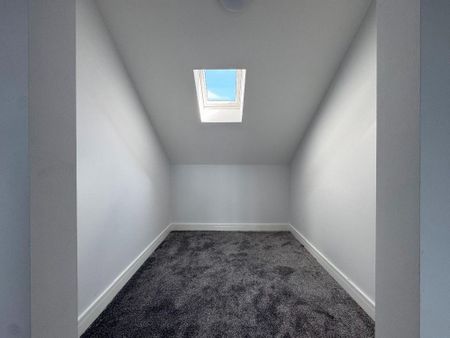 4 bedroom semi-detached house to rent - Photo 4