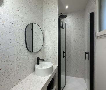 T2 meublé Saint Genès entièrement rénové et décoré avec soin - Photo 5
