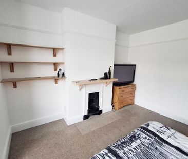 4 bedroom semi-detached house to rent - Photo 4