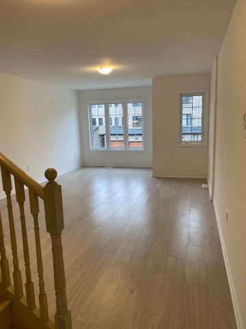 For Lease - 19 Pumpkin Corner Crescent, Barrie, Ontario - Photo 5