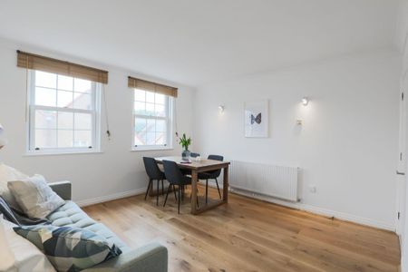 1 Bed Flat, Edward Square, SE16 - Photo 2