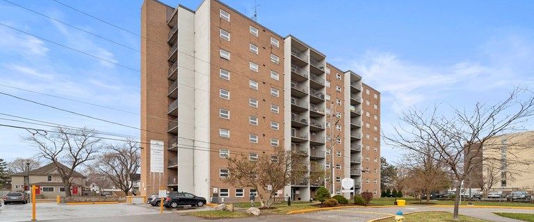 Rivershore Tower | 3400 Erskine St., Windsor - Photo 1