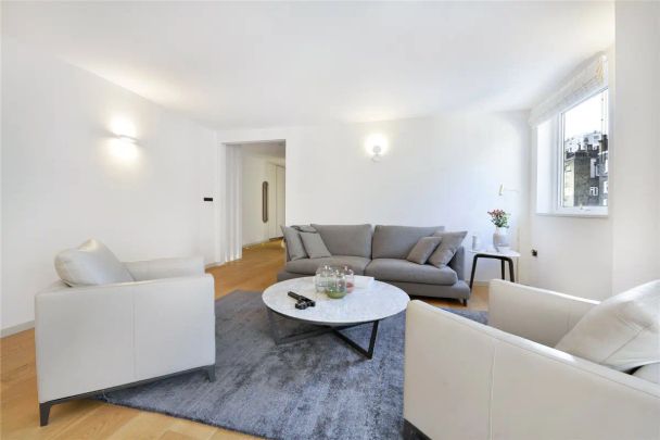 3 bedroom flat in London - Photo 1