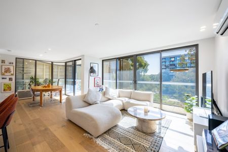 Refined Living in a Landmark Dickson Apartment, Moments from the Light Rail - Photo 3