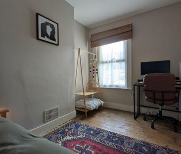 2 bedroom terraced house to rent - Photo 4