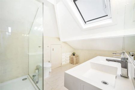 3 bedroom house in South Kensington - Photo 4