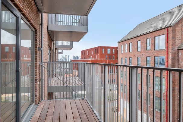 Moderne 4-værelses lejlighed med altan og udsigt i Nørresundby - Photo 1