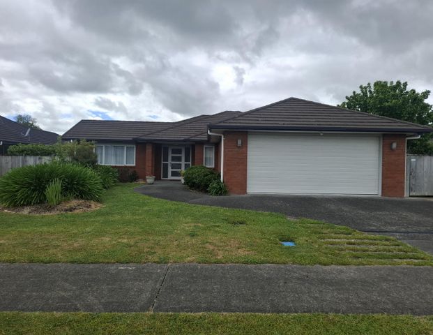 This spacious 5-bedroom, 2-bathroom home offers plenty of room for comfortable family living, featuring an open-plan kitchen, dining, and living area complemented by a separate lounge for added flexibility. - Photo 1
