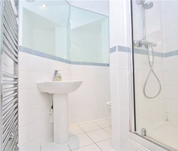 Thorpe Road, Staines-upon-Thames, Surrey, TW18 3HT - Photo 4