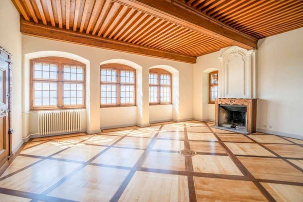 Magnifique demeure entièrement rénovée au sein d’un domaine viticole - Photo 1